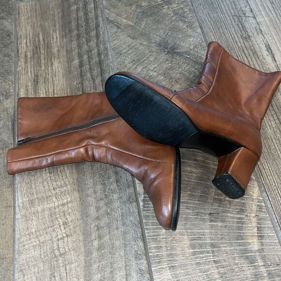 Vintage Goloboots in mid calf brown leather, 2.5”heel - Picture 3 of 9